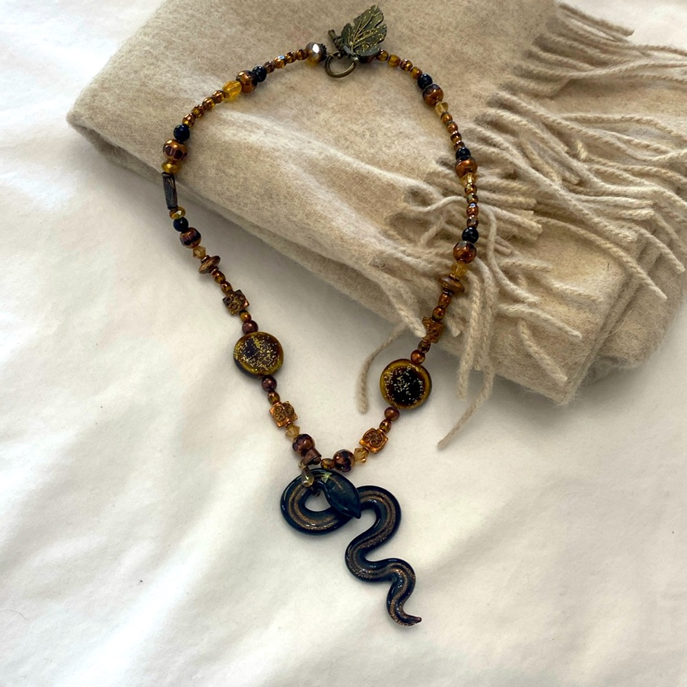 VINTAGE BEADED NECKLACE WITH GLASS SNAKE PENDANT